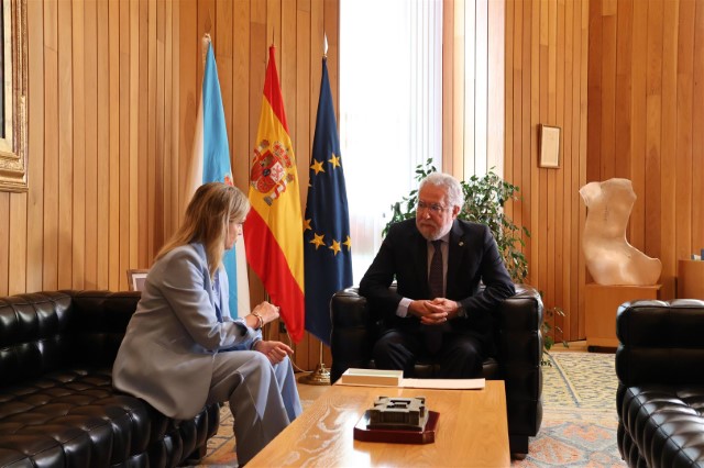  A valedora do Pobo entrega ao presidente do Parlamento o Informe Ordinario de 2023